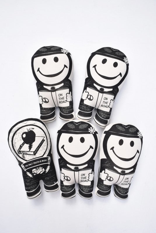 「DOWN ON THE CORNER」 smile pillow