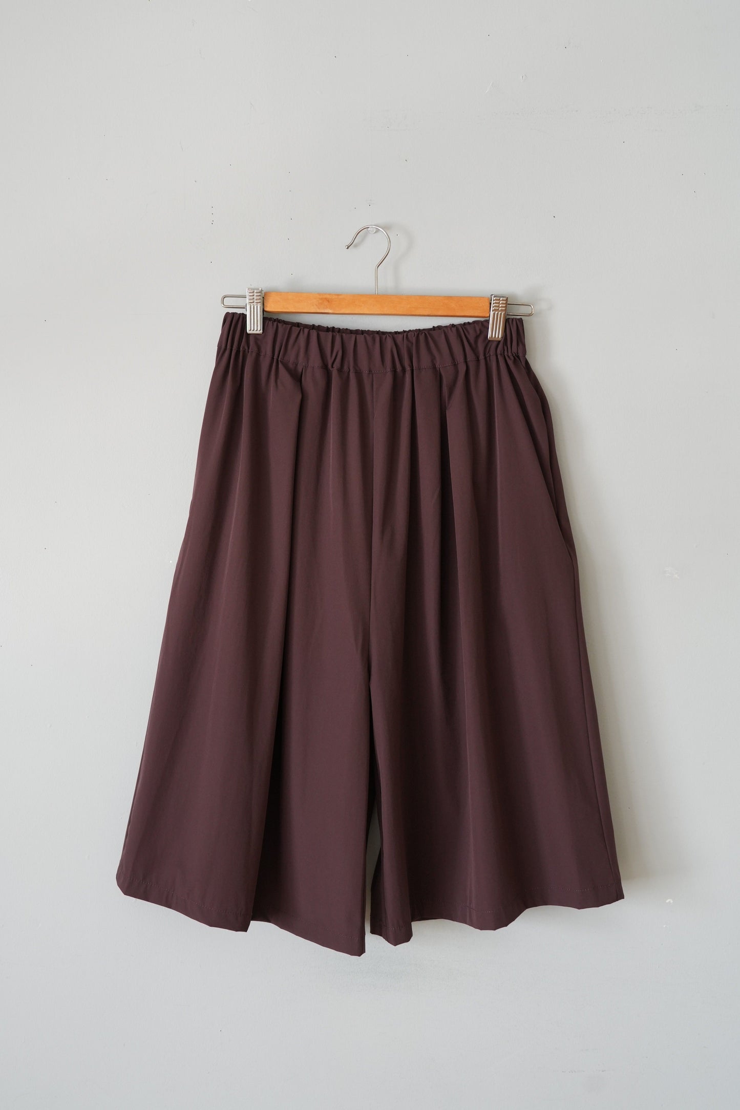 「hunch」ice touch pleated shorts -choco-