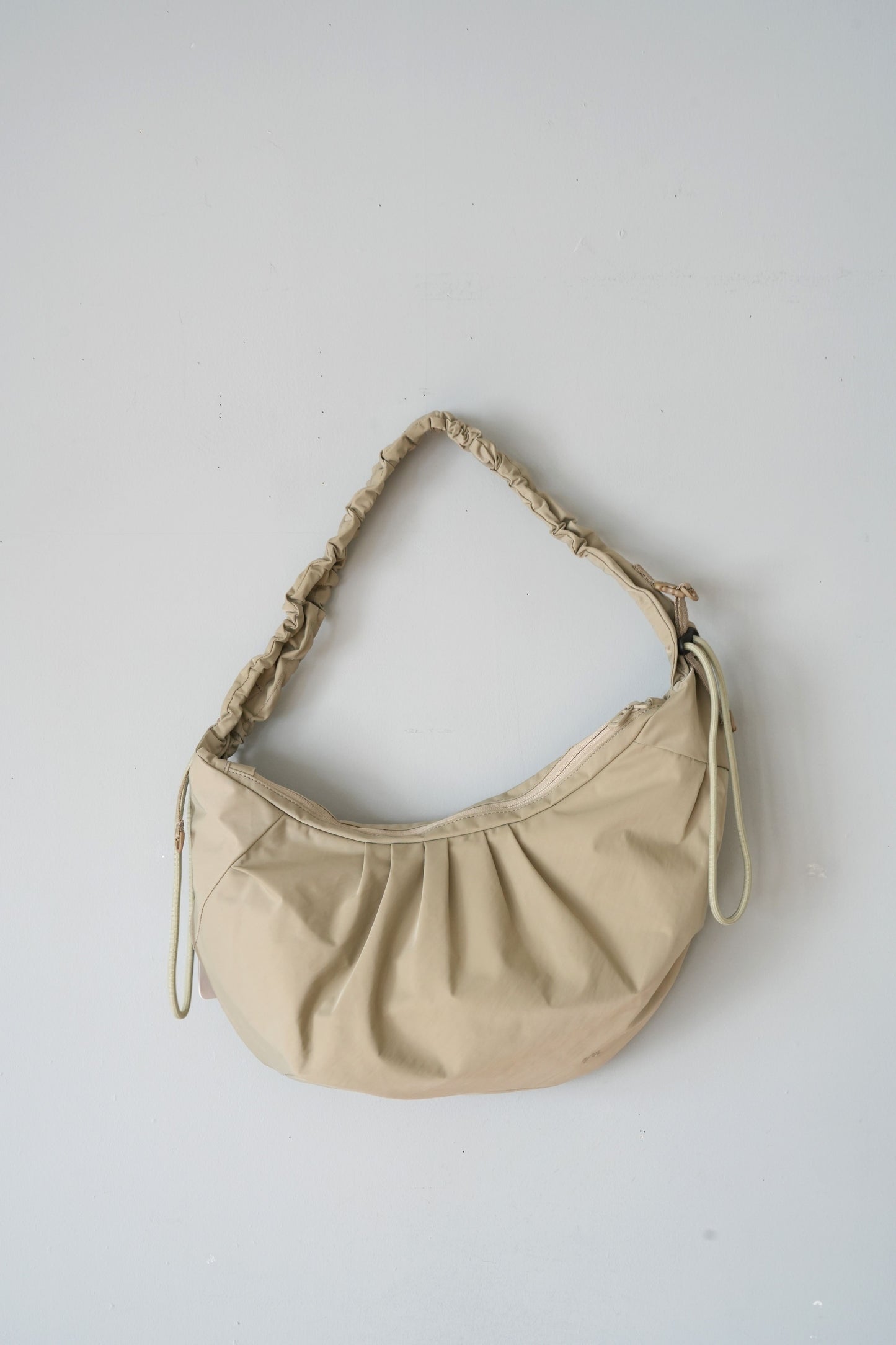 「F/CE.」textured twill body bag -beige-