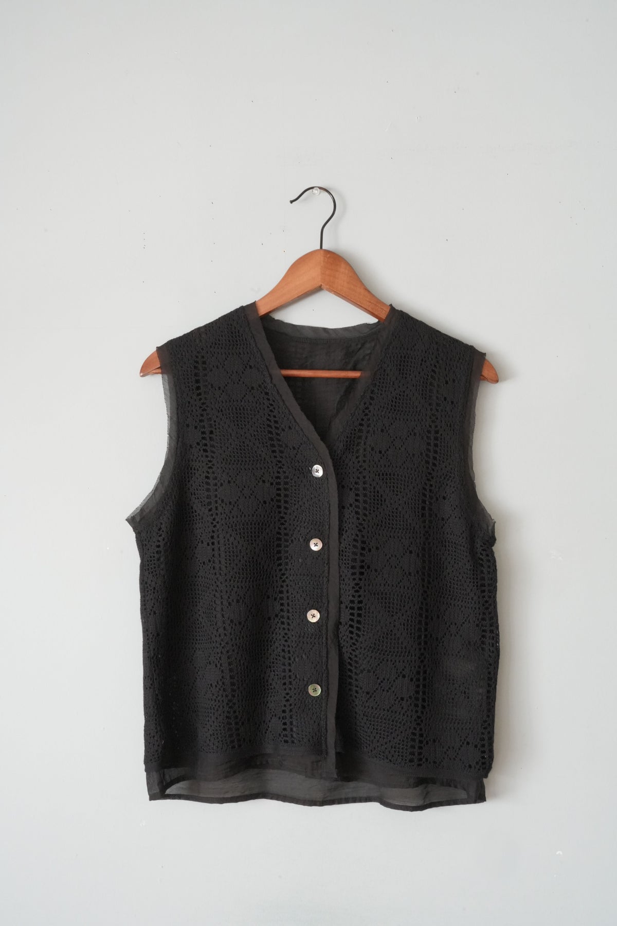 「hunch」lace×seer vest -black-