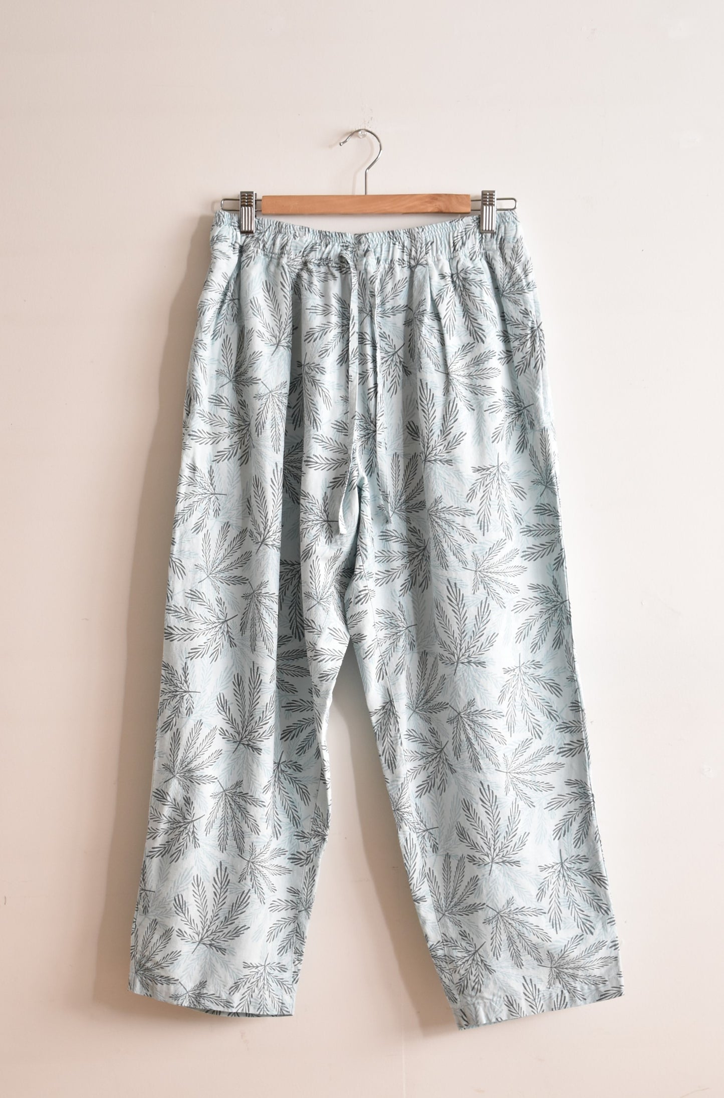 "GOHEMP" wide slit tee