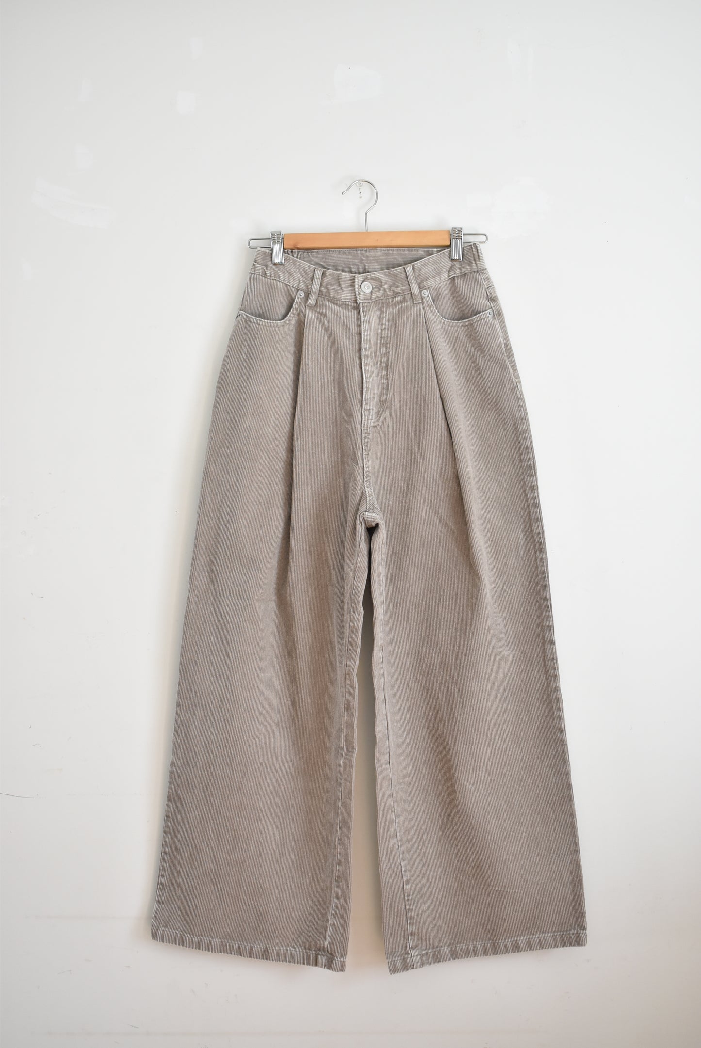 「hunch」wide corduroy pants -off gray-