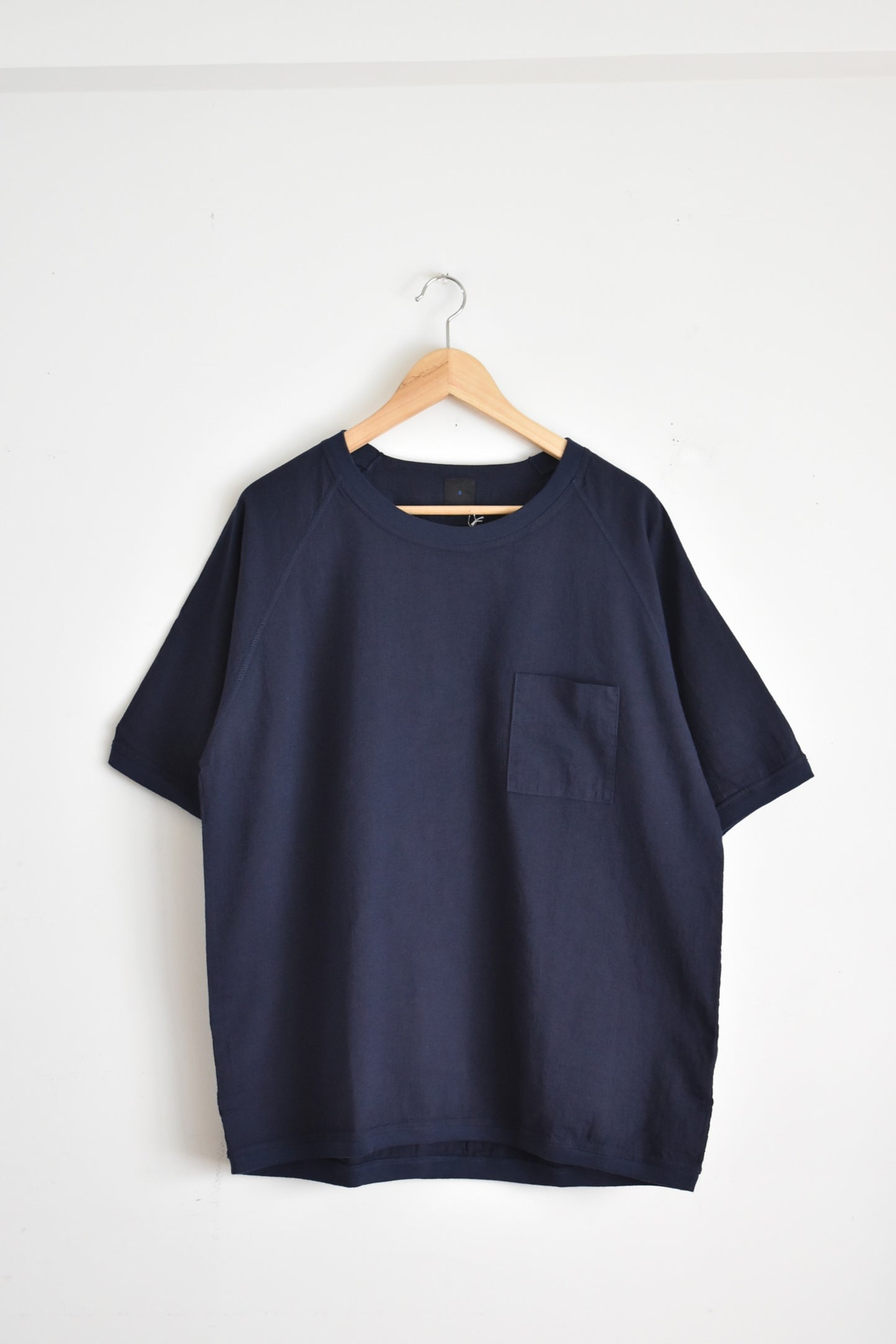 「maillot」linen rich pocket shirt-Tee -navy-