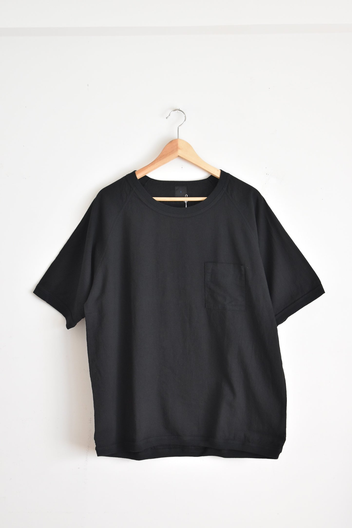 「maillot」linen rich pocket shirt-Tee -black-