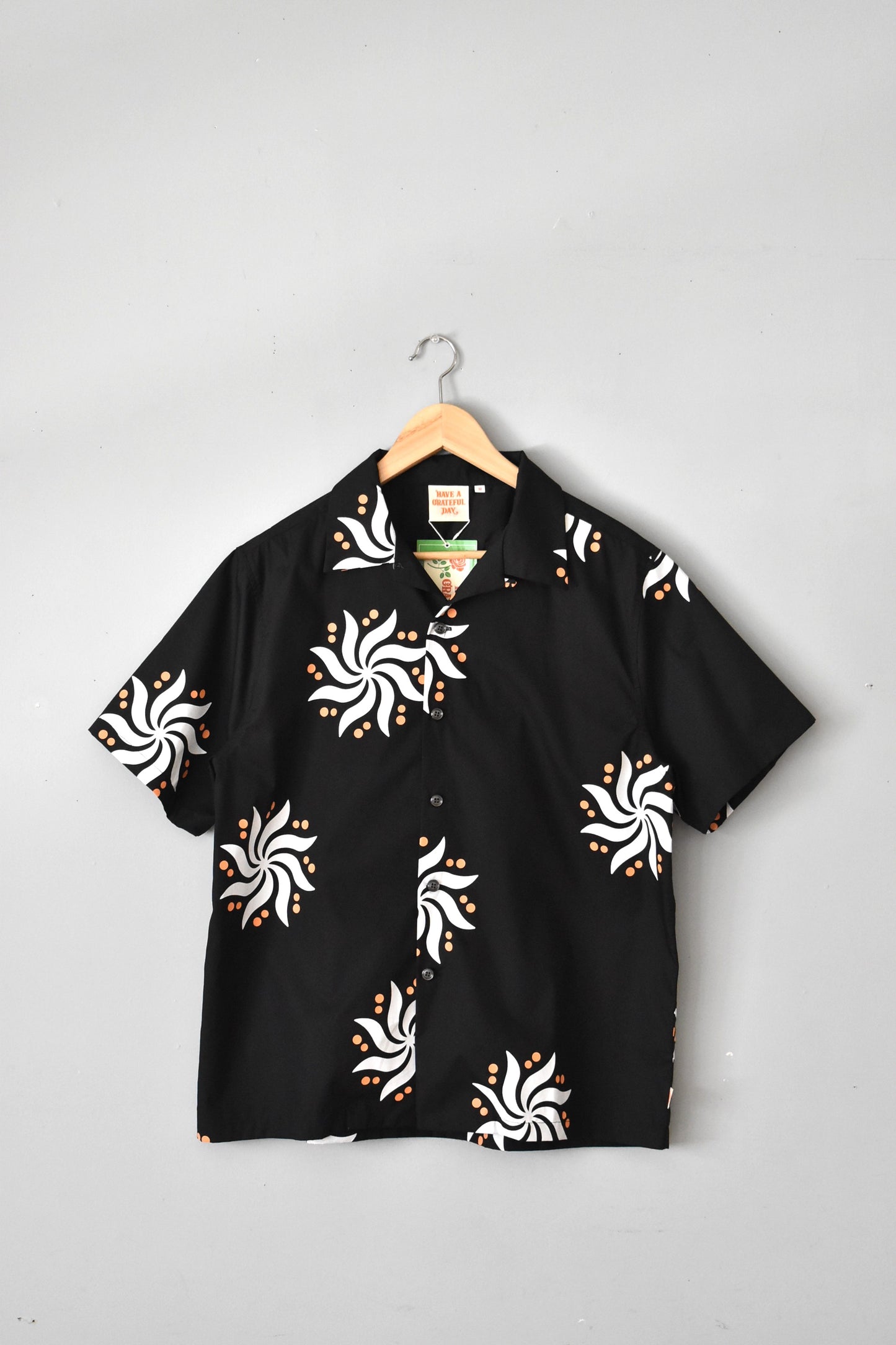 「HAVE A GRATEFUL DAY」s/s shirt -black-