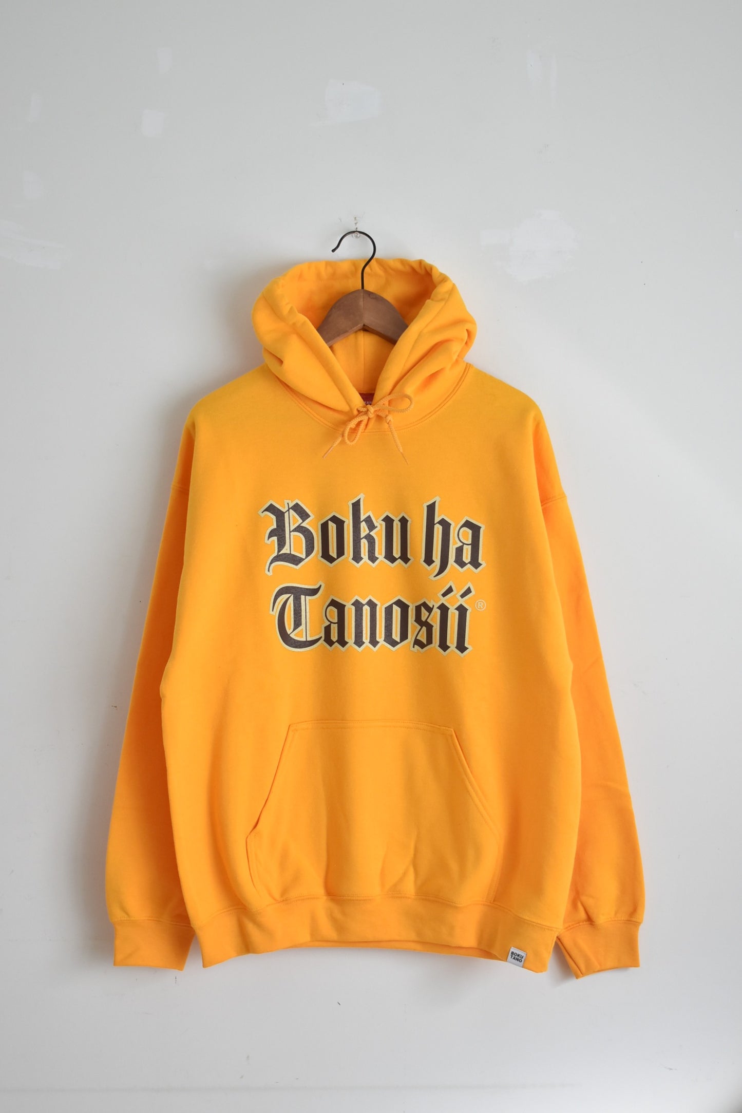 「BOKU HA TANOSII」ボクタノパーカー -old english logo/yellow-