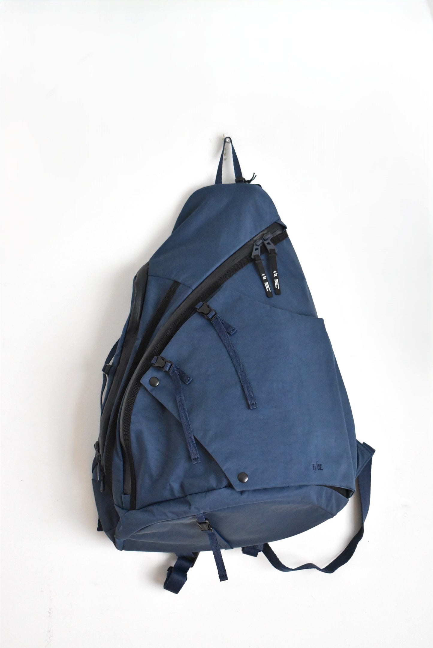 「F/CE.」textured twill 3 points slinger bag -navy-