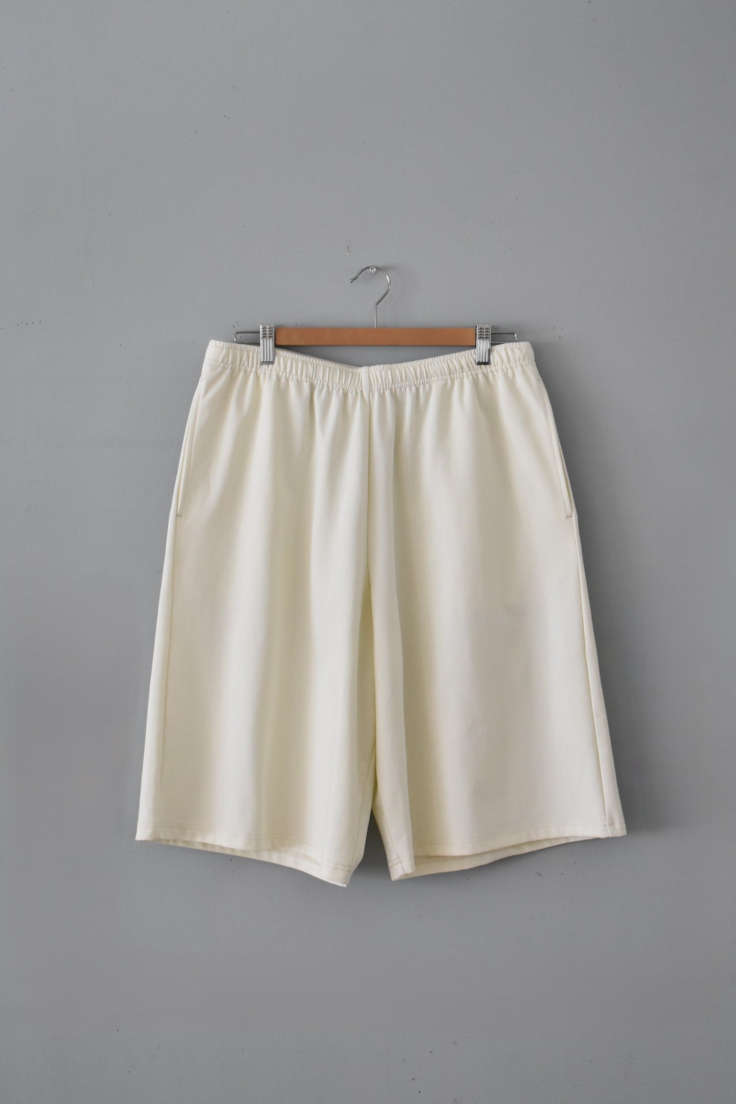 「BURLAP OUTFITTER」trainer shorts -off white-