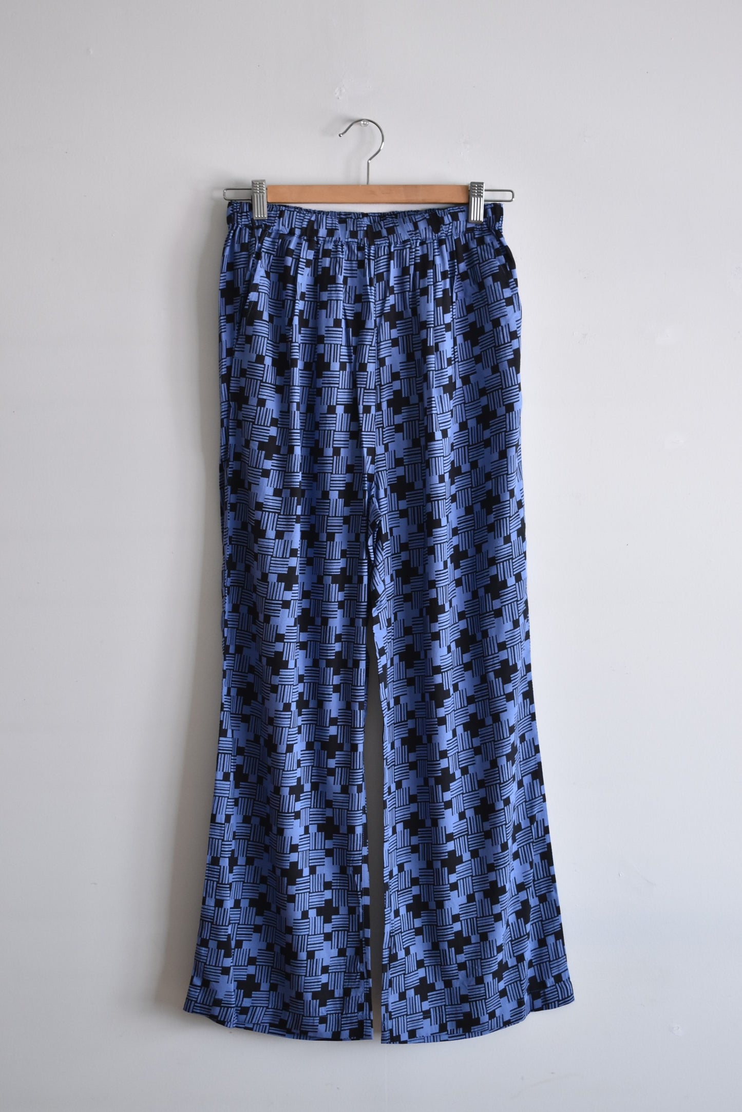 「noia」rayon print easy pants -blue mix-