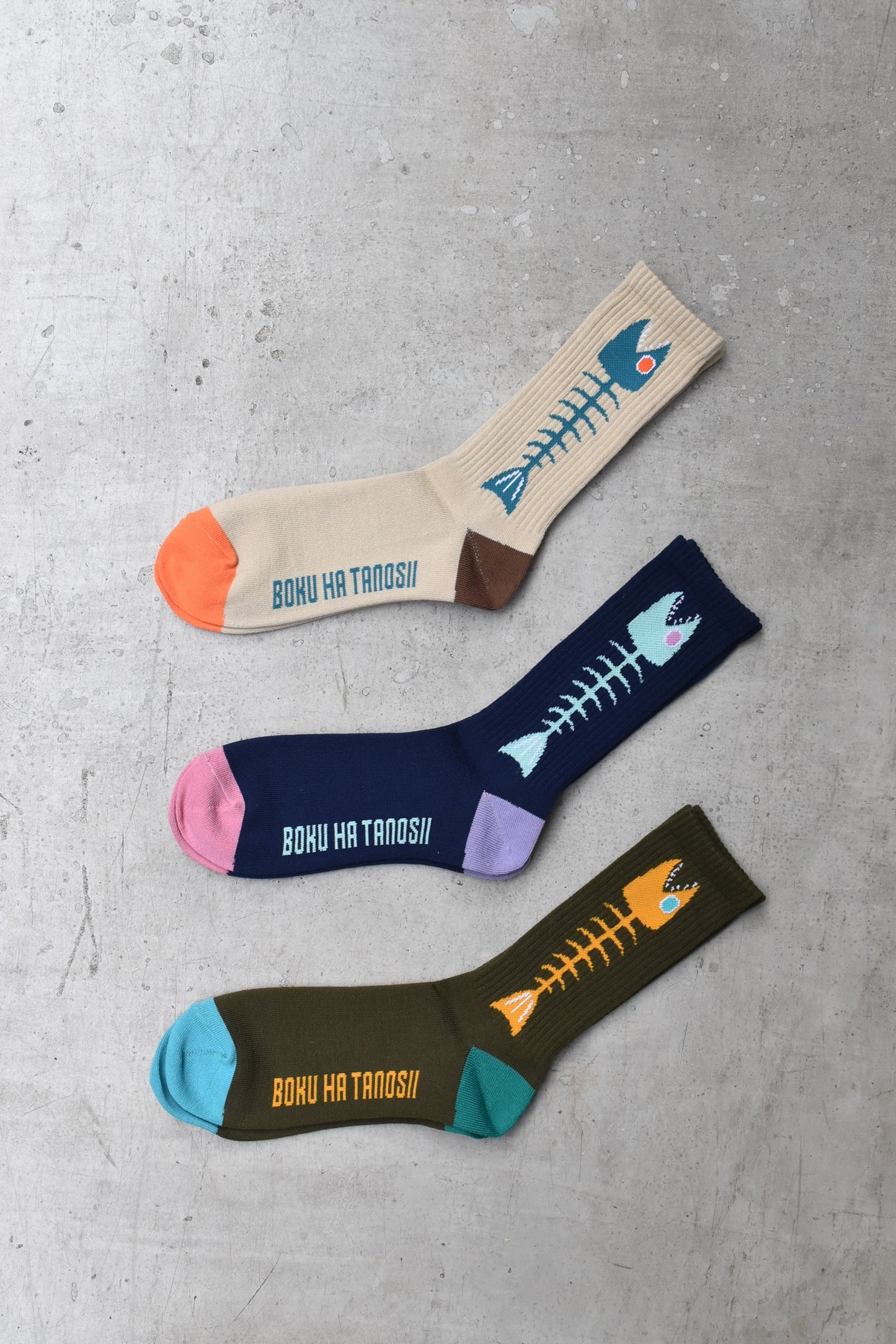 「BOKU HA TANOSII」ボクタノ socks -fishbone-