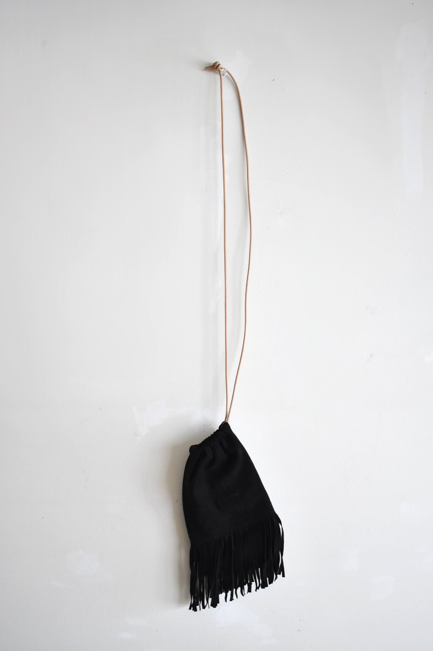 「1/2 HALF」suede fringe purse -black-
