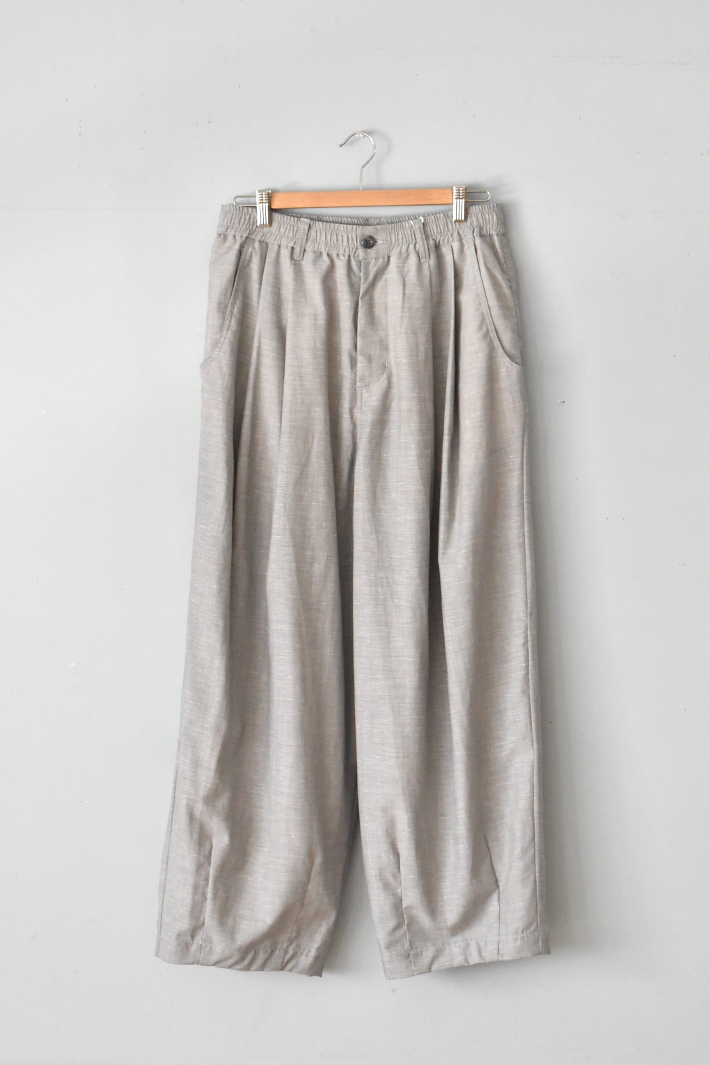「nasngwam」barrel pants -gray-
