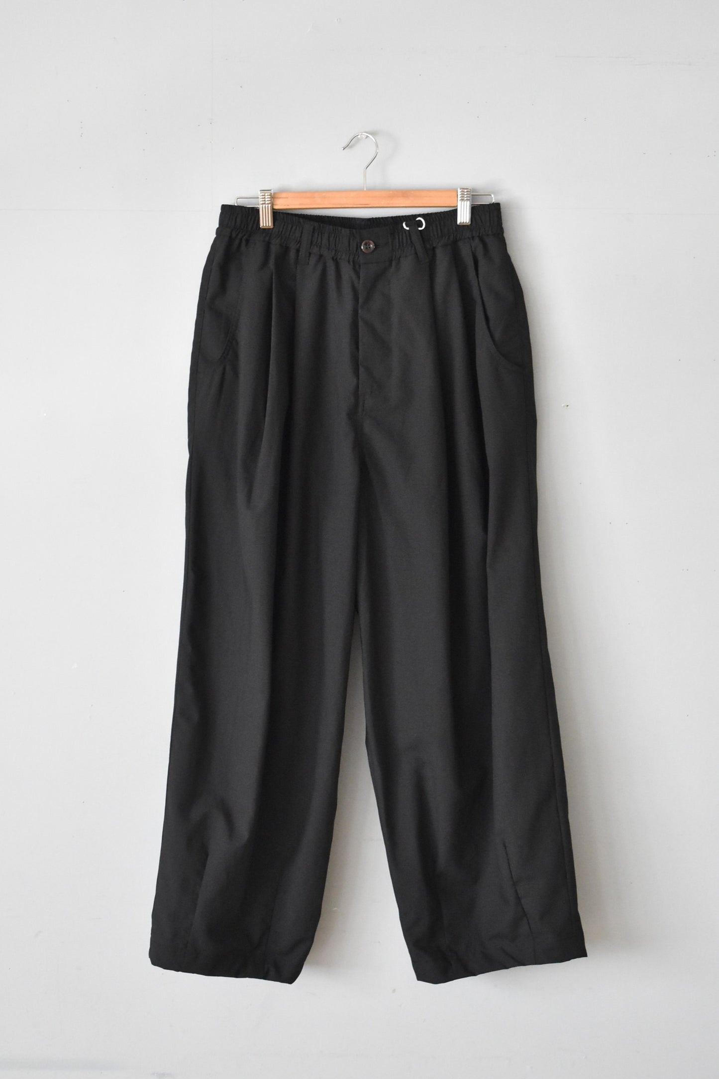 「nasngwam」barrel pants -black-