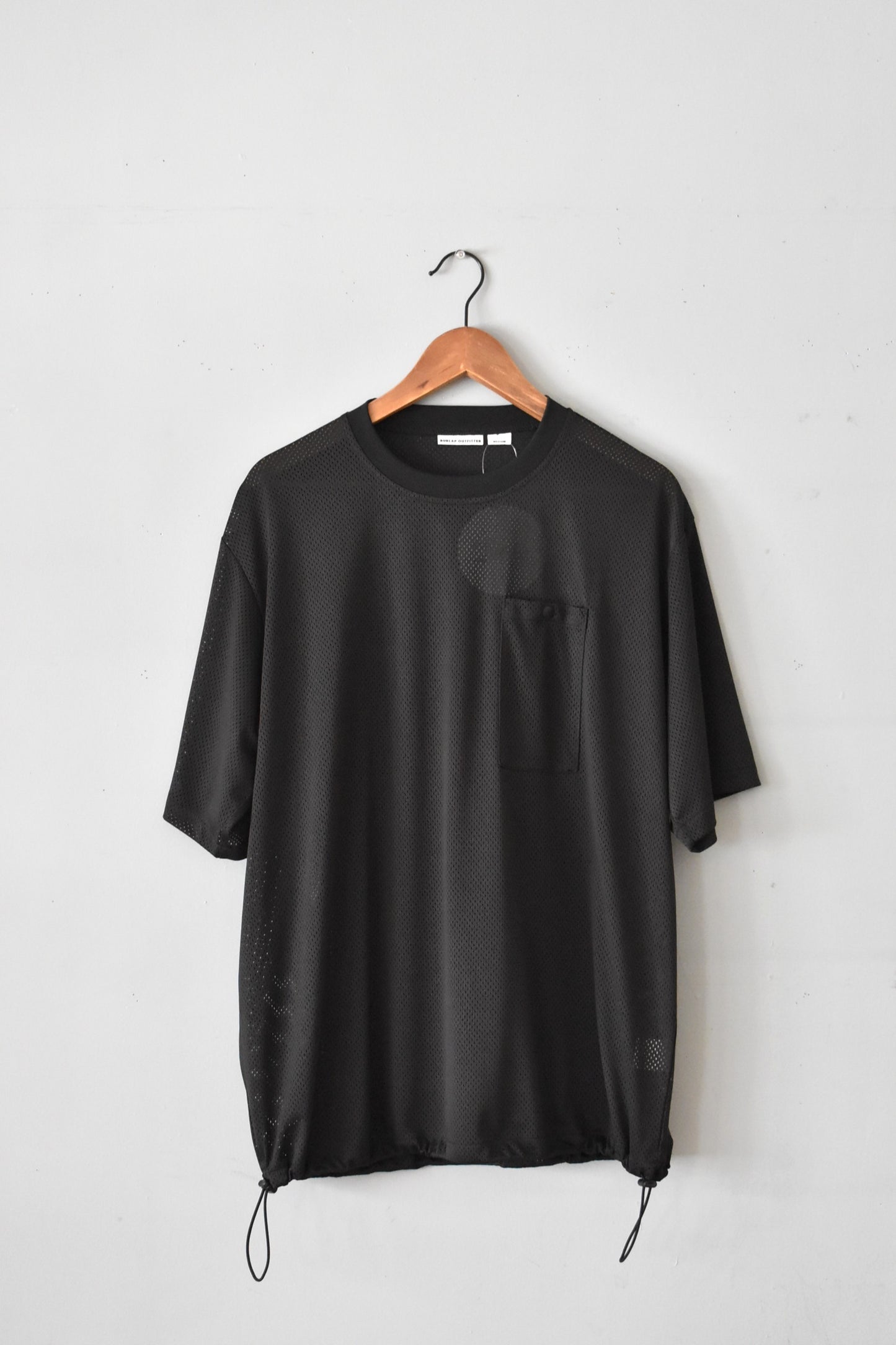 「BURLAP OUTFITTER」mesh pocket tee -black-