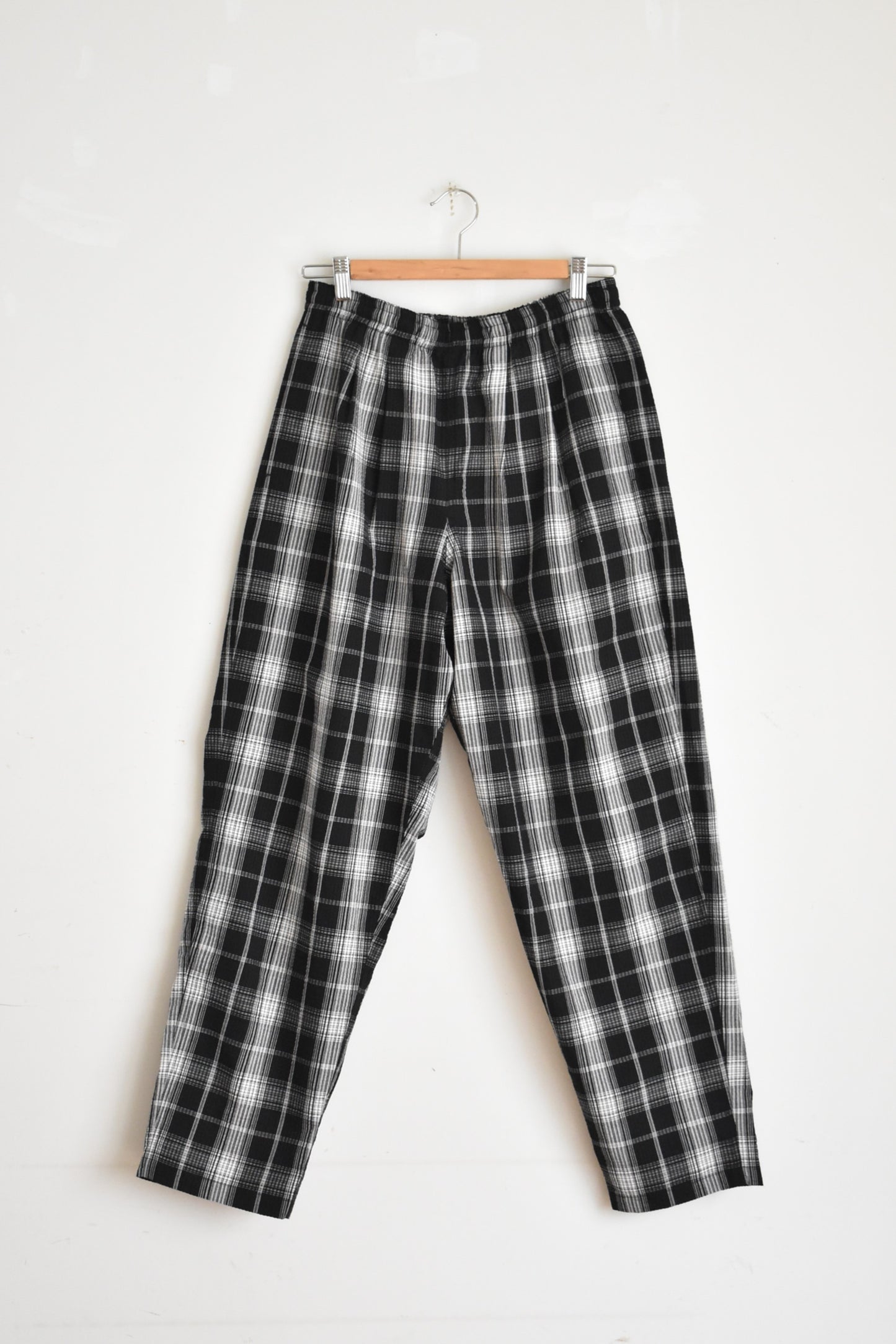 「BURLAP OUTFITTER」seersucker plaid track pants -black/white-