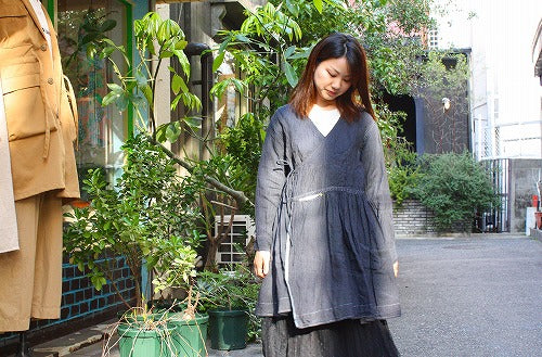 「Leh」pleat cache-coeur blouse -indigo-