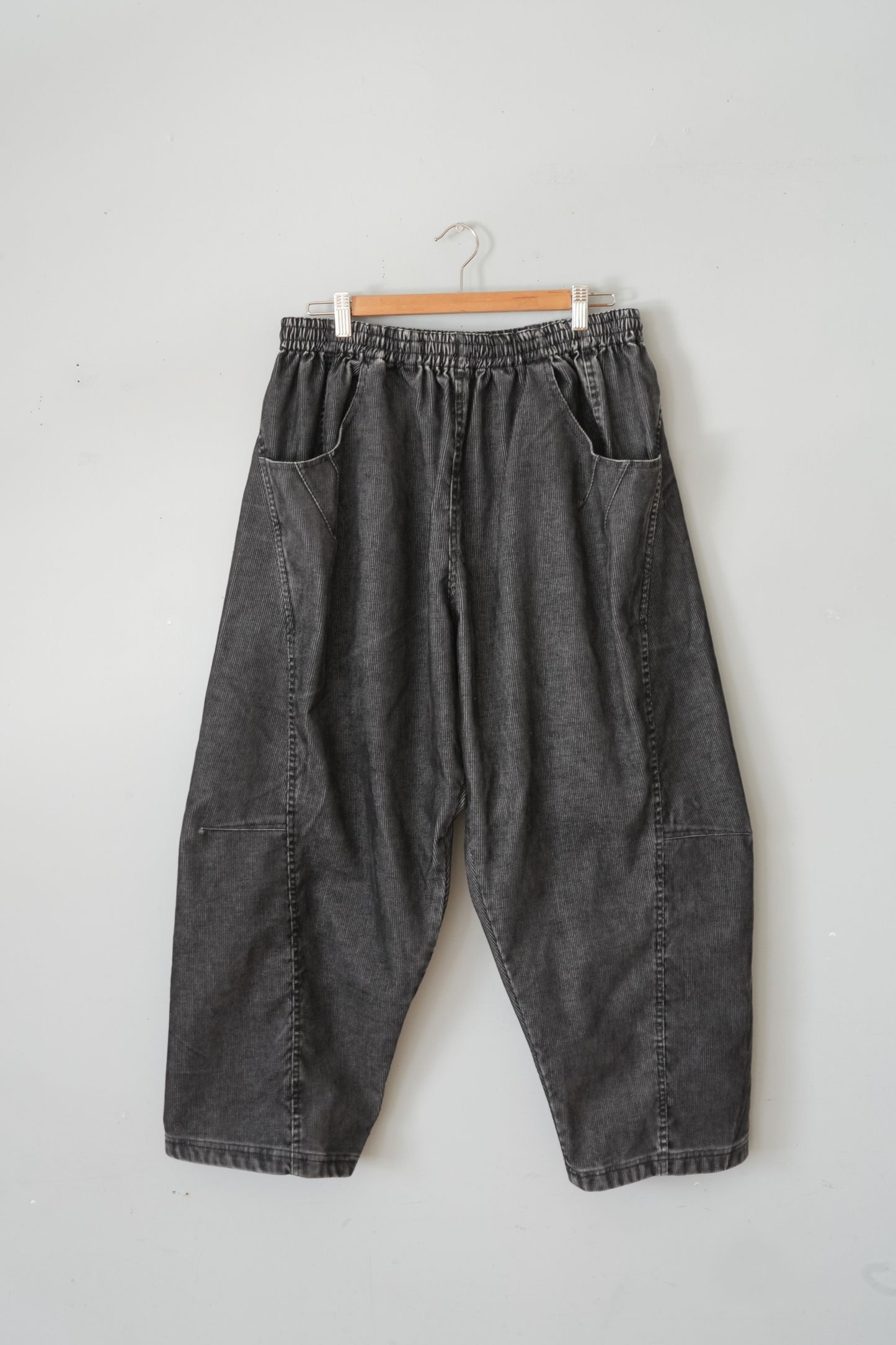 「BURLAP OUTFITTER」QD cord island pants -black-