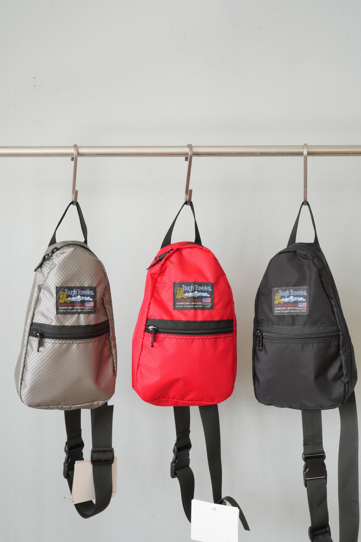 「TOUGH TRAVELER」peanut sling bag