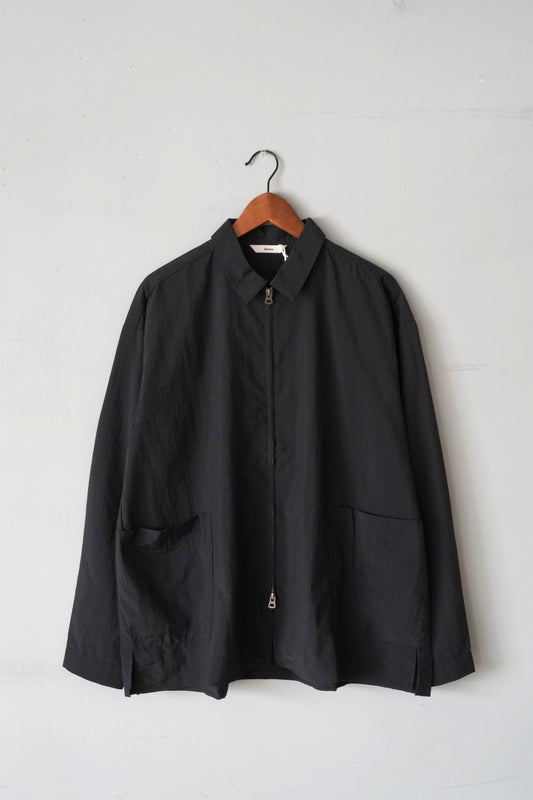 「amne」nylon zip park shirt -black-