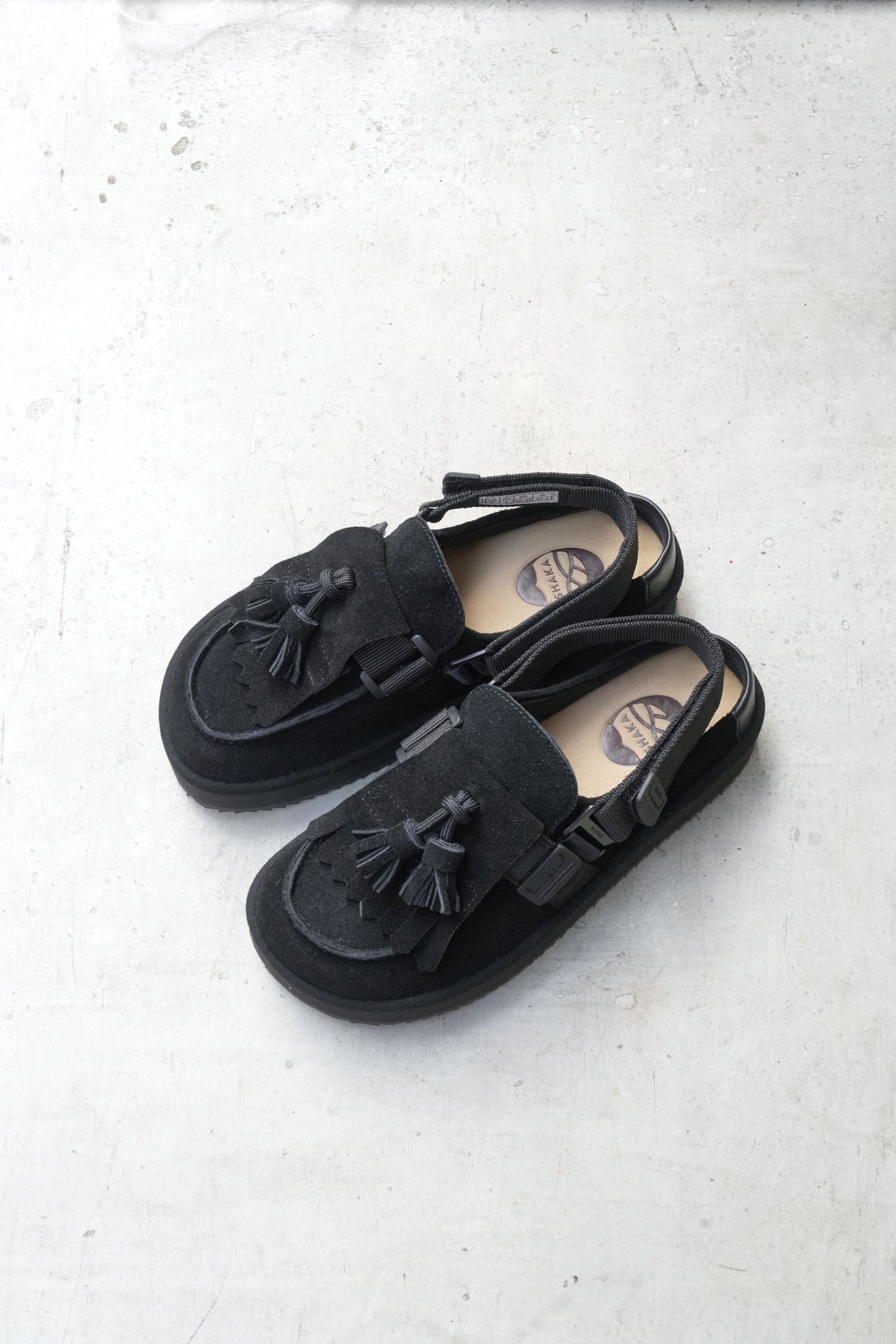 「SHAKA」moc mule tussel suede -black-