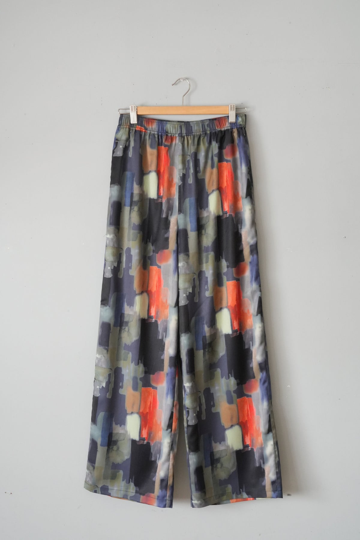 「hunch」georgette print easy pants -gray-