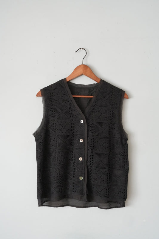 「hunch」lace×seer vest -black-