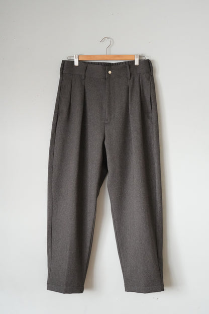 「amne」 HERRINGBONE peg top slacks