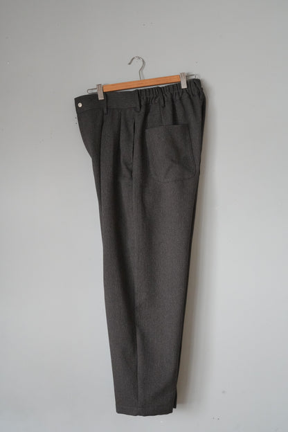 「amne」 HERRINGBONE peg top slacks