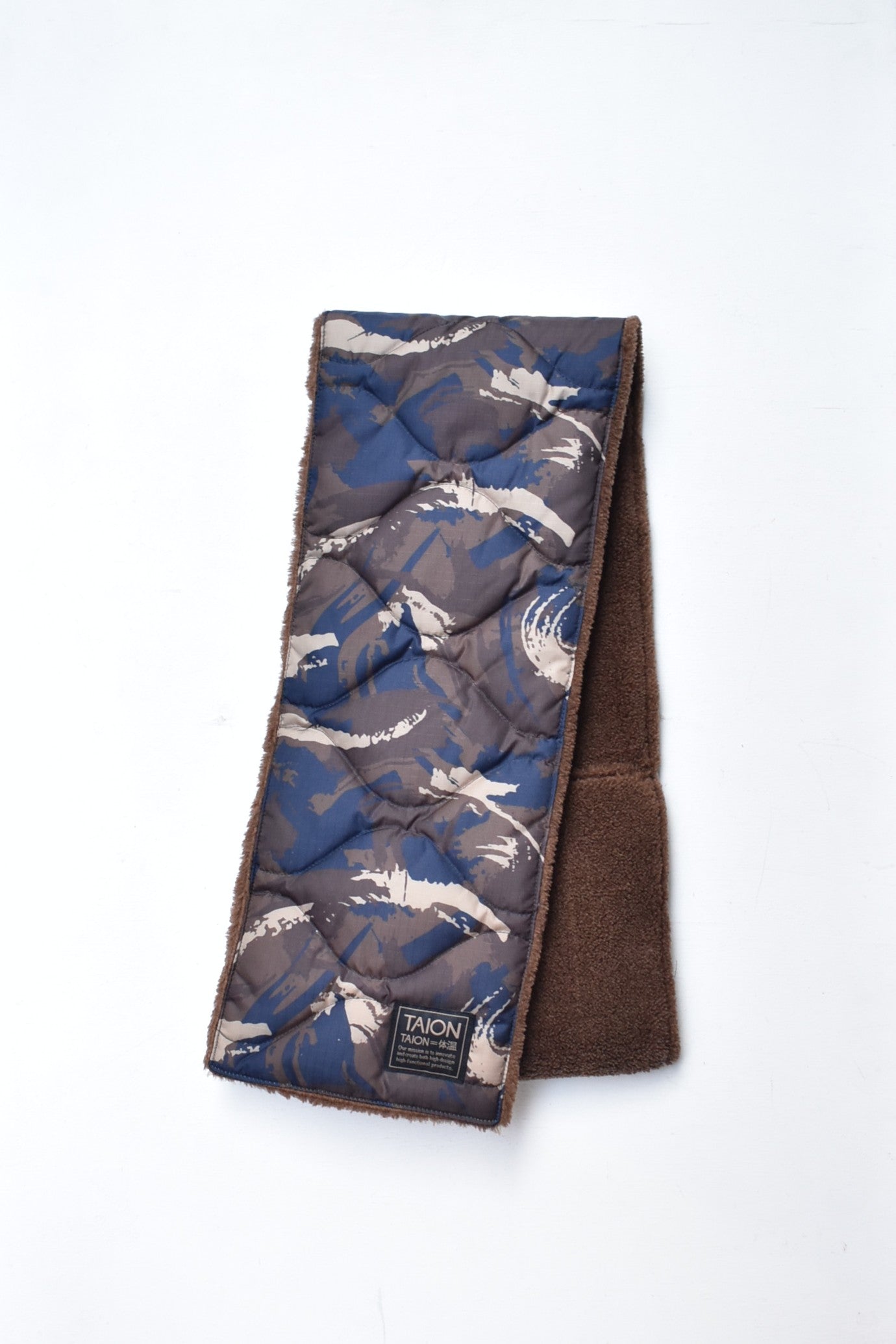 「TAION」military reversible down muffler -paint camo-