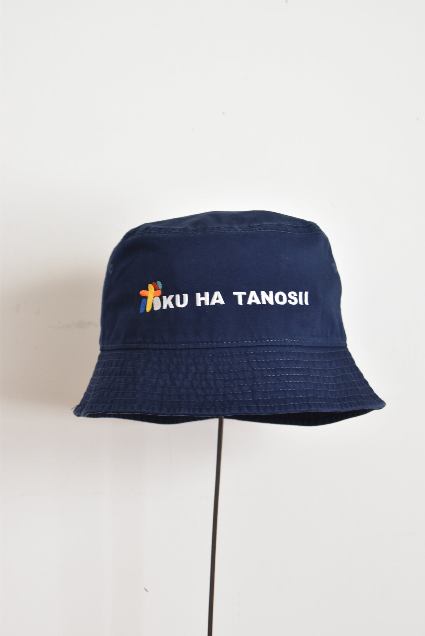 「BOKU HA TANOSII」kurry × BOKU HA TANOSII HAT -navy-