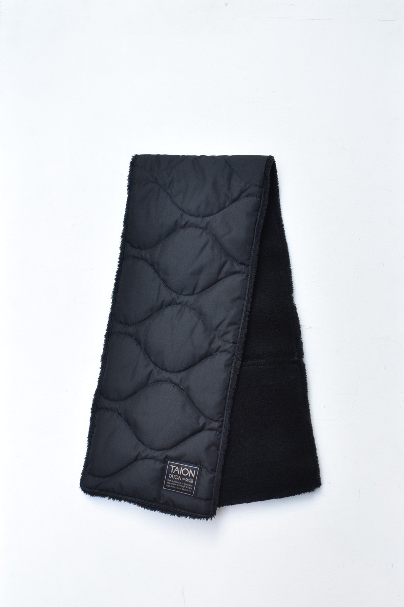 「TAION」military reversible down muffler -black-