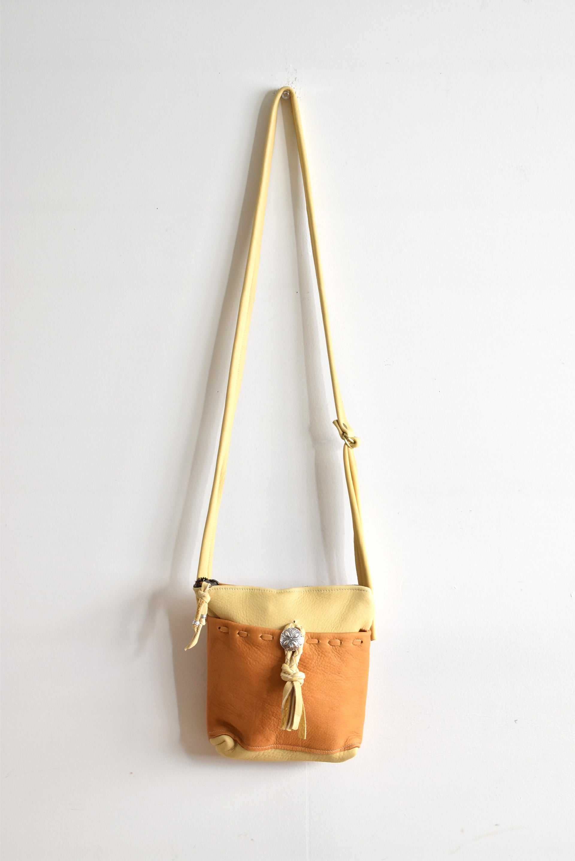 nasngwam×early morning」square fastener sacoche -camel 