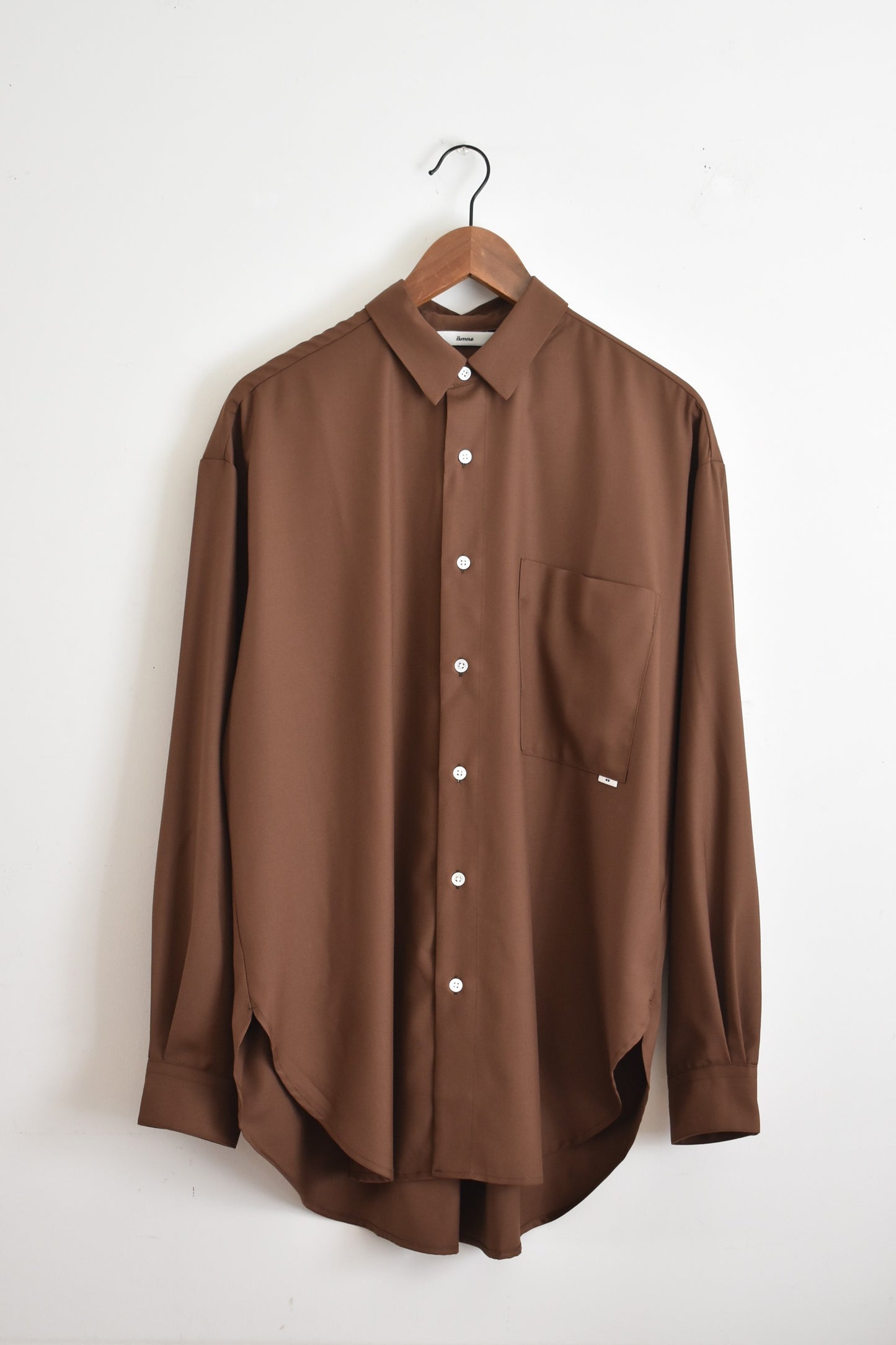 「amne」GABARDINE classic shirts -brown-