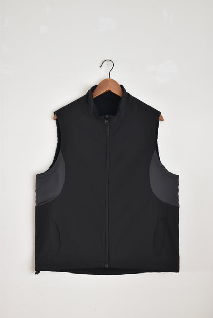 「QUOLT」tech reversible vest -balck/navy boa-