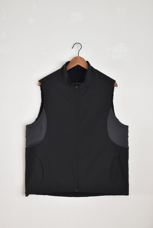 「QUOLT」tech reversible vest -balck/navy boa-