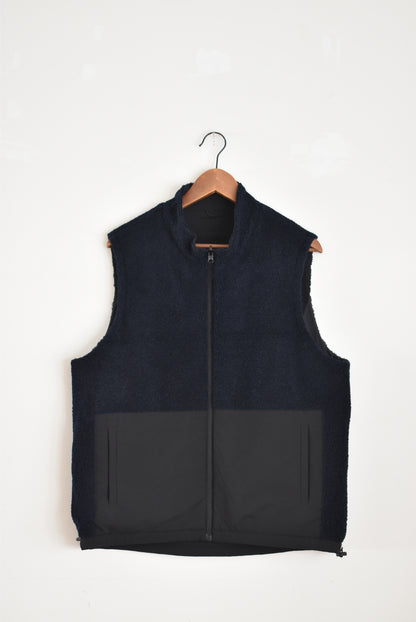 「QUOLT」tech reversible vest -balck/navy boa-