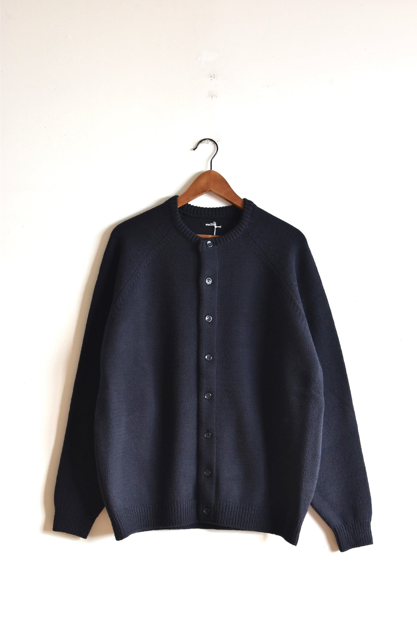 「maillot」mature wool raglan crew cardigan -black-