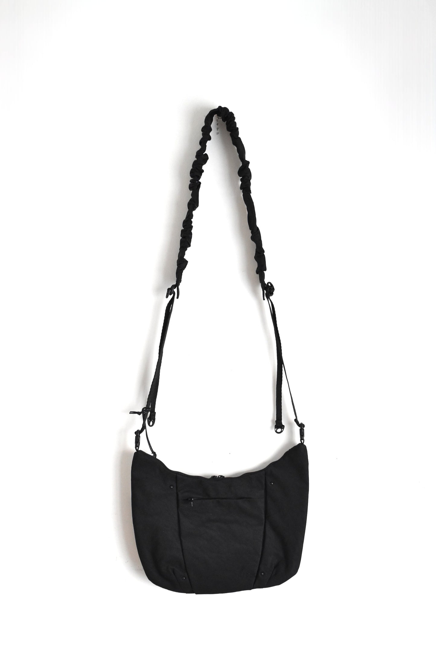 「F/CE.」textured twill poach -black-