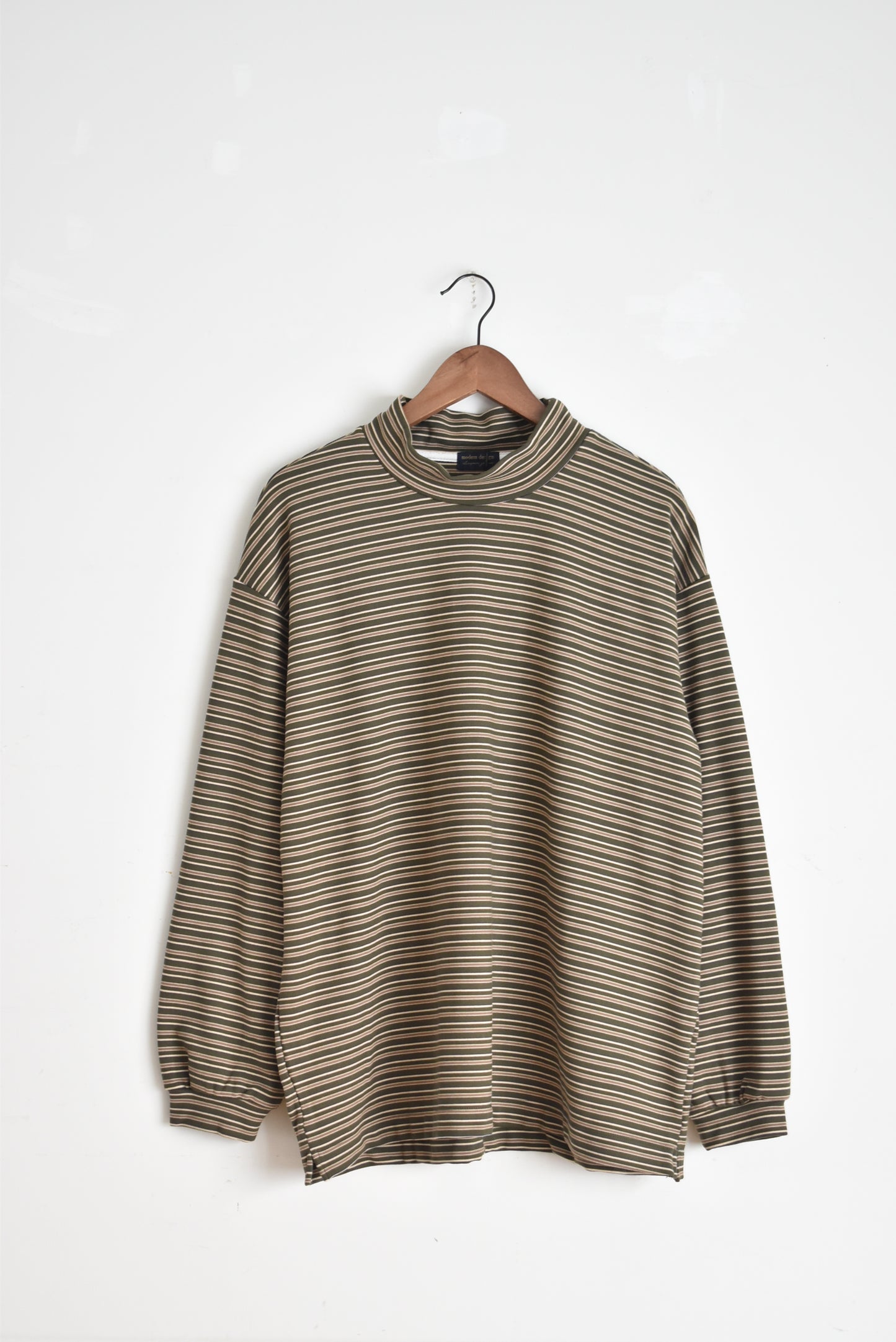 「modem design」border turtle neck -olive-