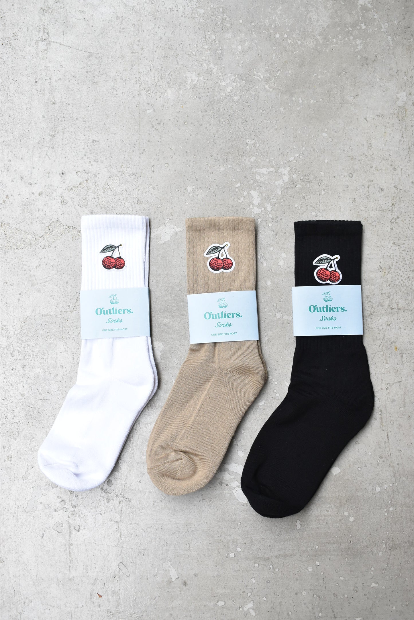 「Outliers Golf」cherries sock
