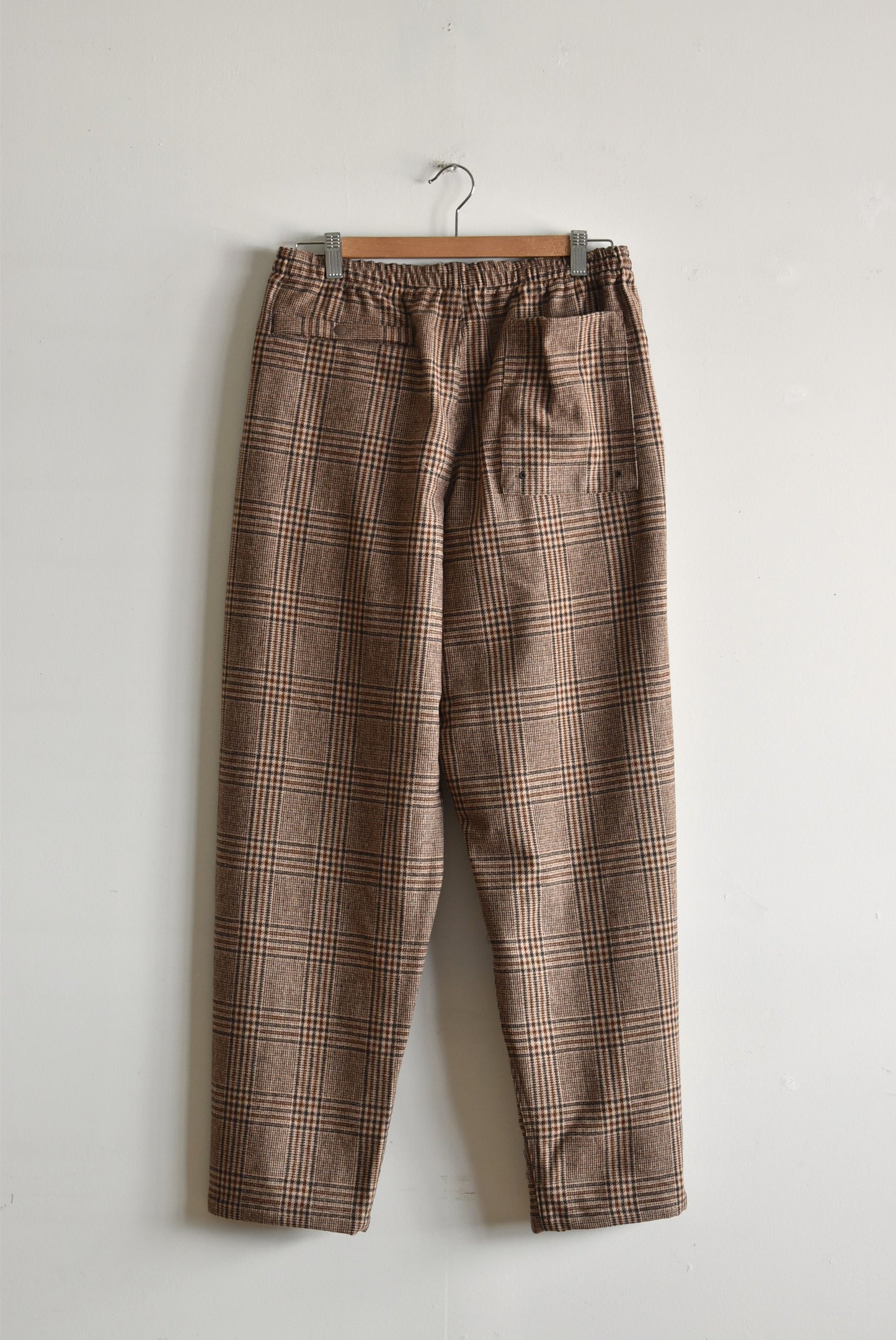 「BURLAP OUTFITTER」track pants WP -brown-