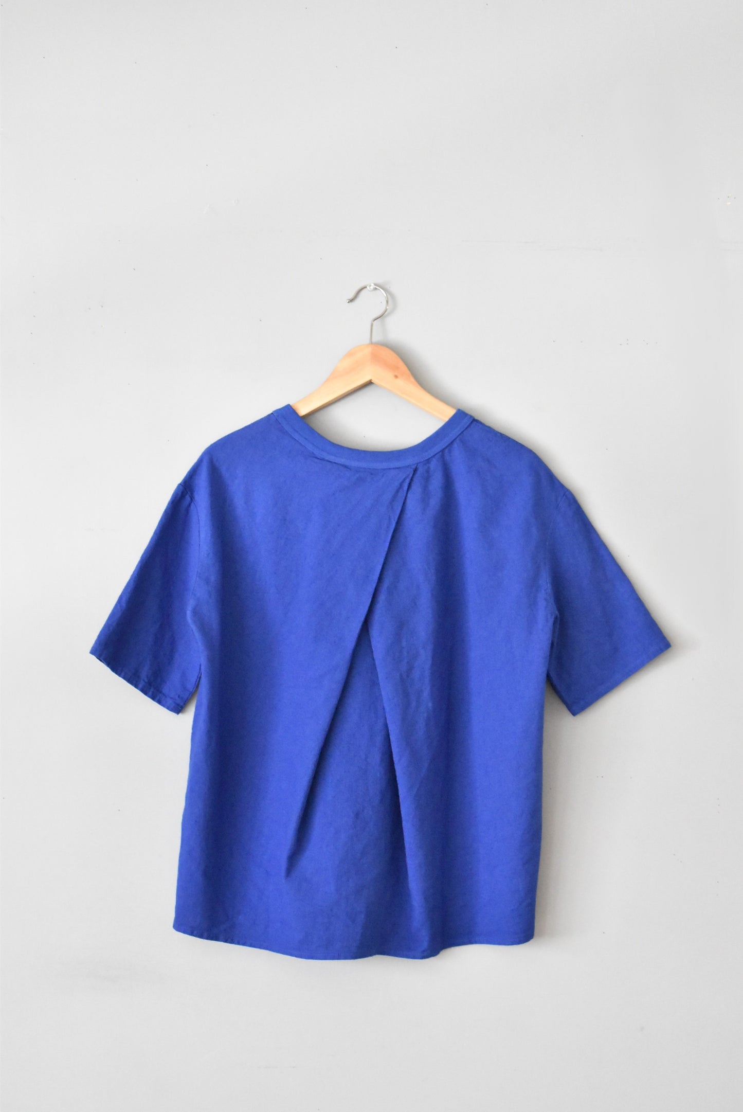 「maillot」linen rich back tuck half sleeve shirt-tee -royal blue-