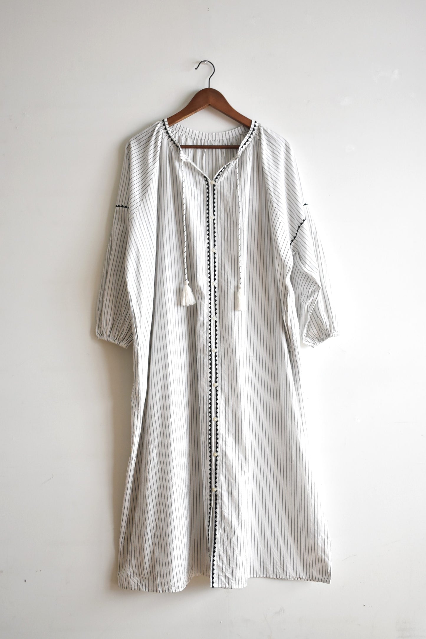 「noia」embroidery gather stripe onepiece -off white-