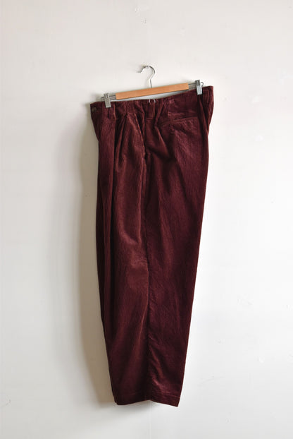 「roundabout」corduroy 2tuck pants -bourdeax-