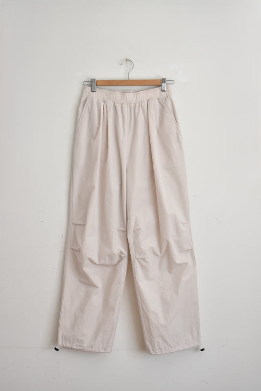 「maillot」mature c/n w's track trouser -ivory-
