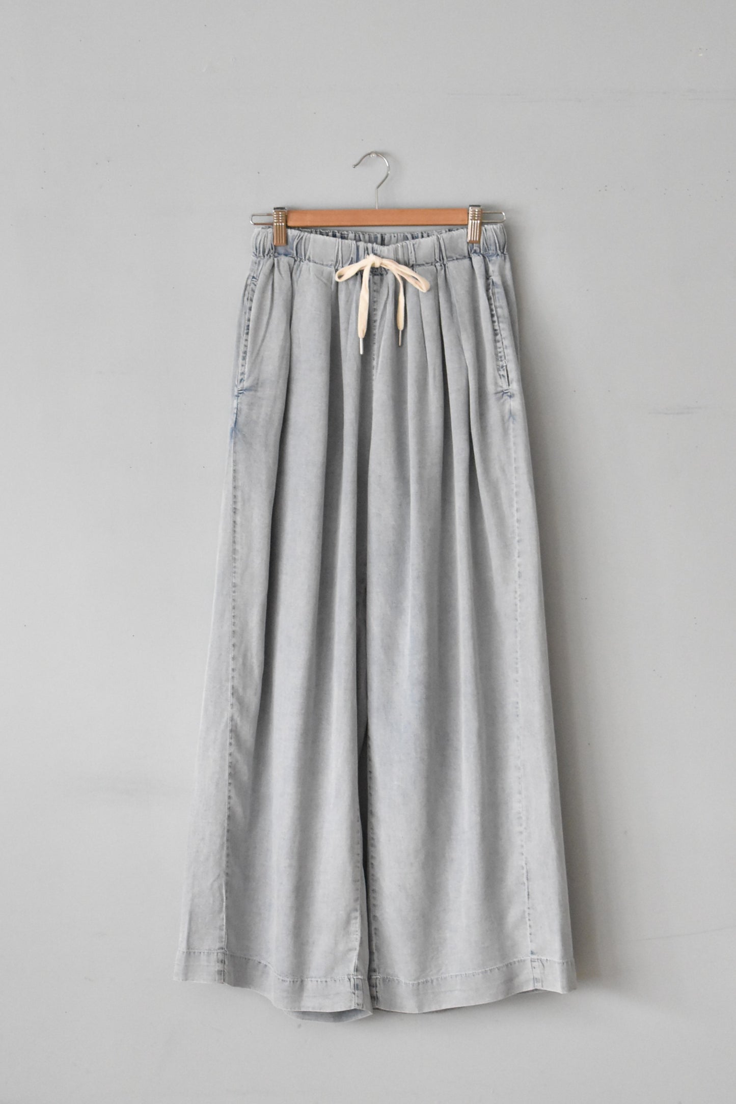 「hunch」tencel denim wide pants -lt.blue-