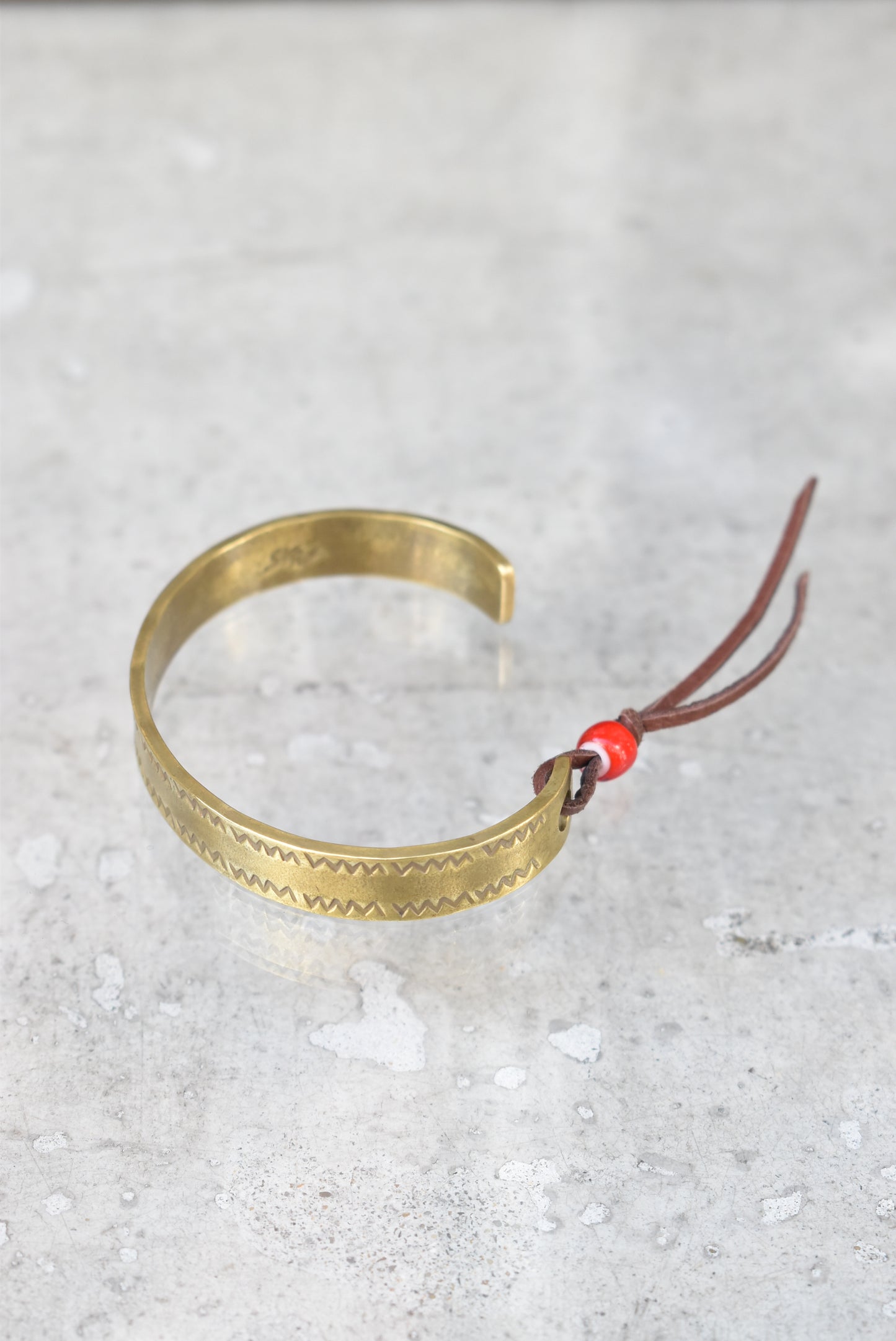 「slowrise」brass bangle -with beads-