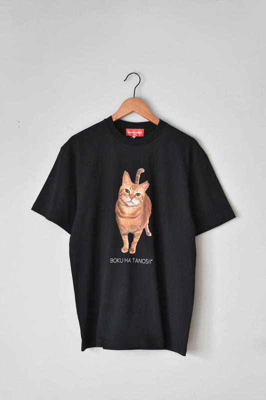 「BOKU HA TANOSII」science photo Tee -house cat- black