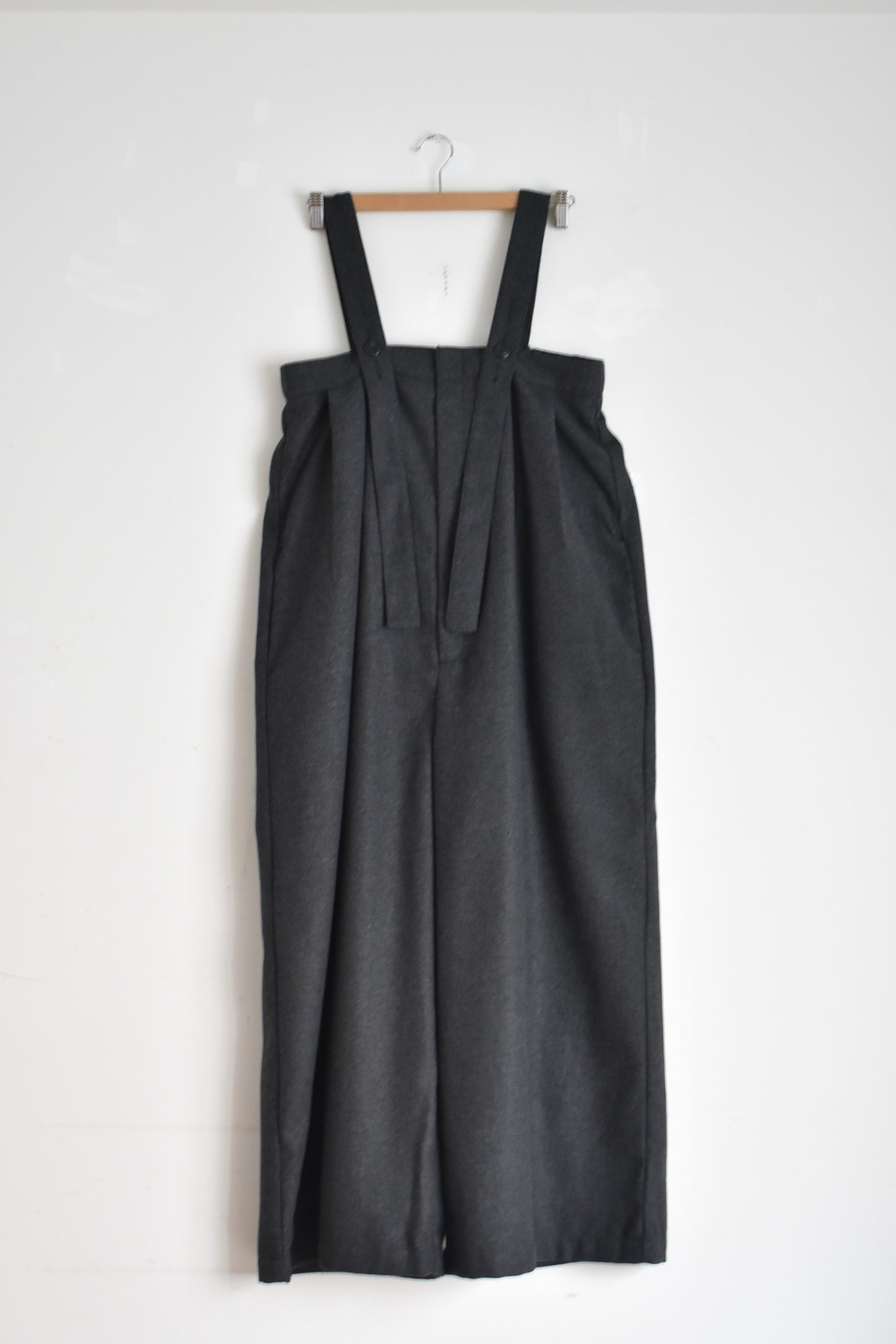 「hunch」wide salopette -charcoal-
