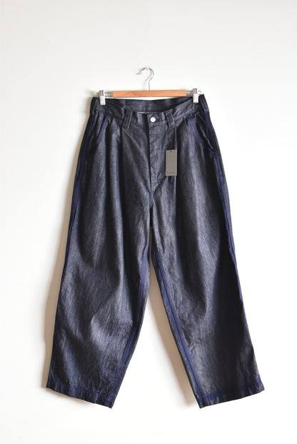 「roundabout」denim 2tuck pants -indigo blue-